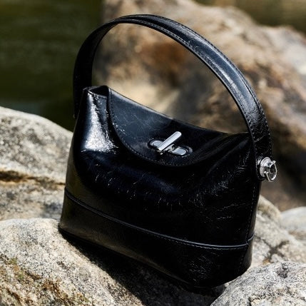 Women’s Genuine Leather Mini Bucket Shoulder Bag – Chic Turn-Lock Crossbody