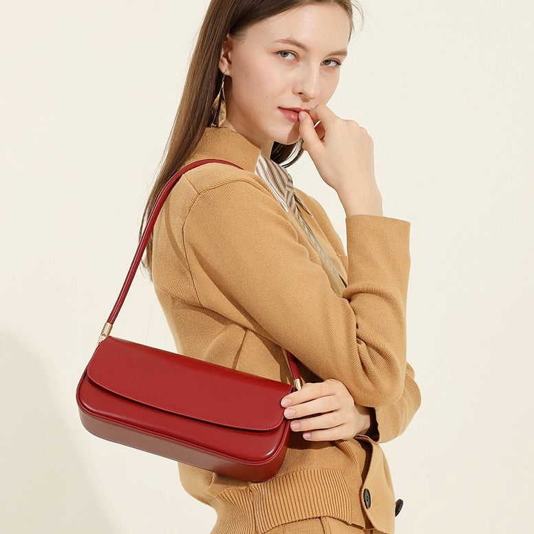 Women’s Genuine Leather Minimalist Saddle Tote – 2025 Commuter Edition