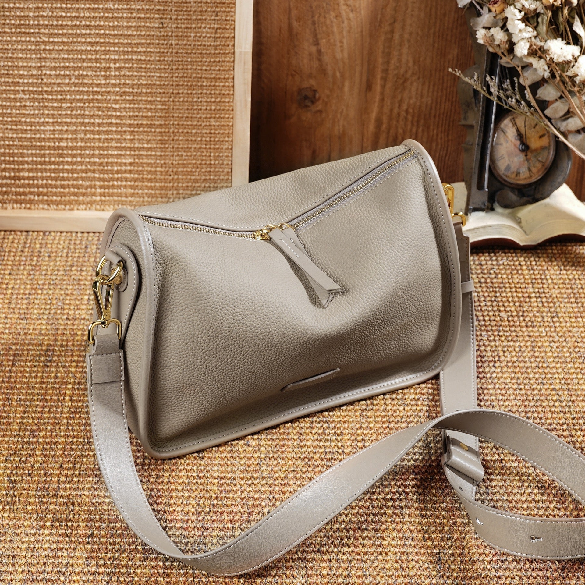 Women’s Genuine Leather Vintage Commuter Shoulder Bag