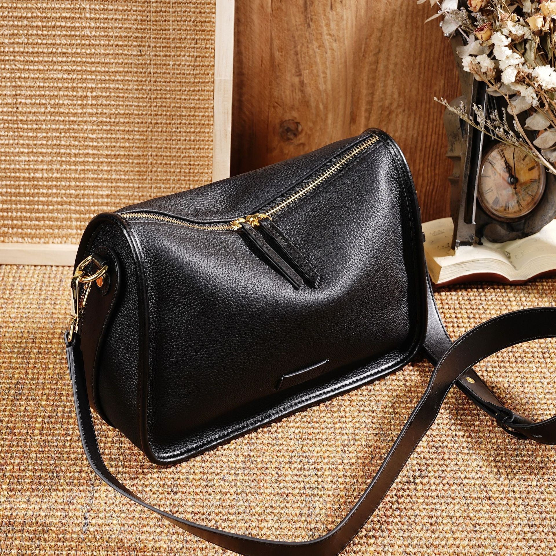 Women’s Genuine Leather Vintage Commuter Shoulder Bag