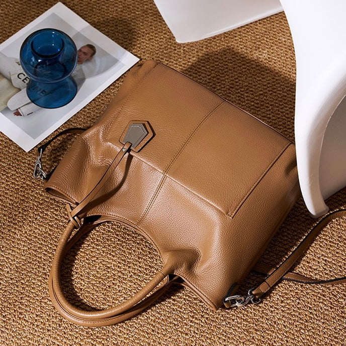 Women’s Genuine Leather Large Capacity Tote Shoulder Bag – Elegant Commuter Style