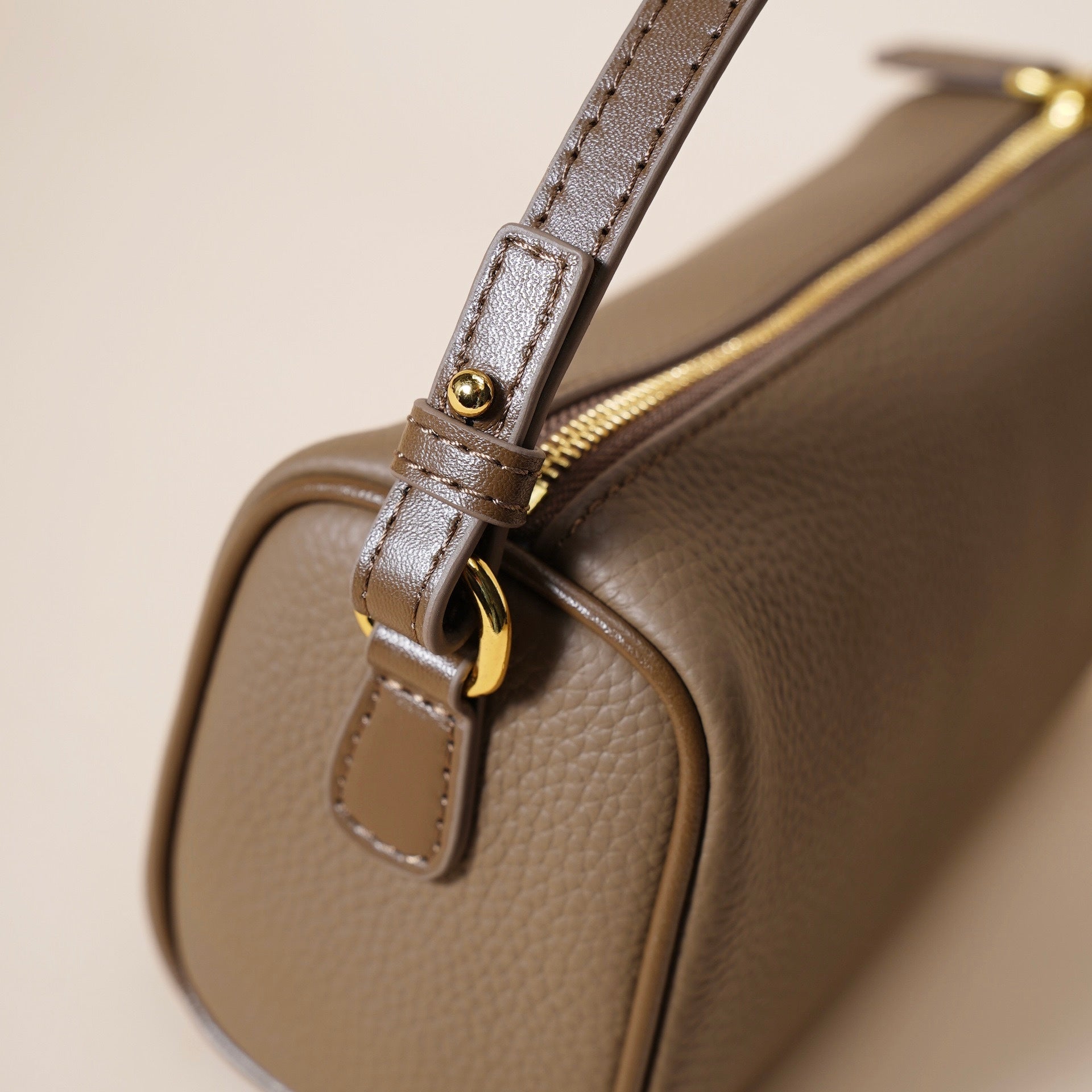 Women’s Genuine Leather Minimalist Quilted Crossbody Clutch Bag