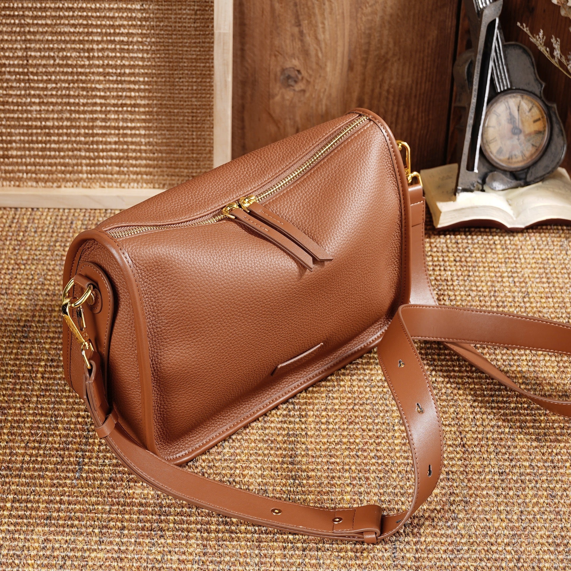 Women’s Genuine Leather Vintage Commuter Shoulder Bag